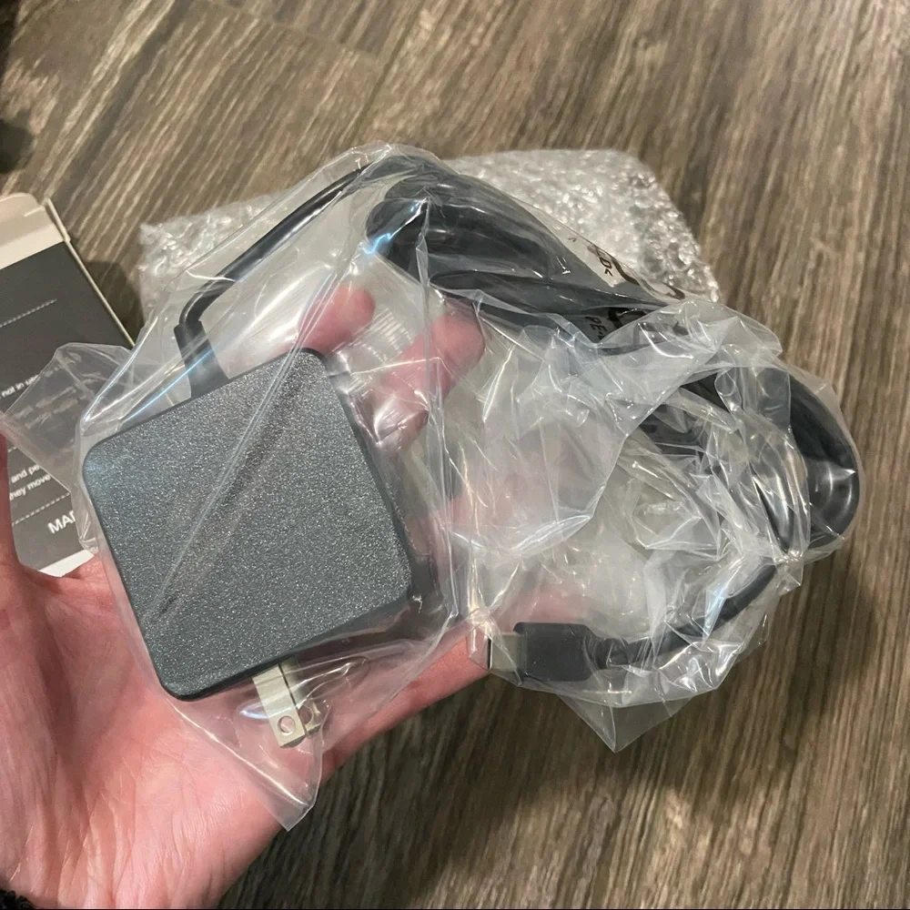 NWT Superer Laptop AC Adaptor Charger